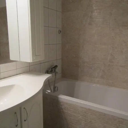 M.m. Apartman * غيور